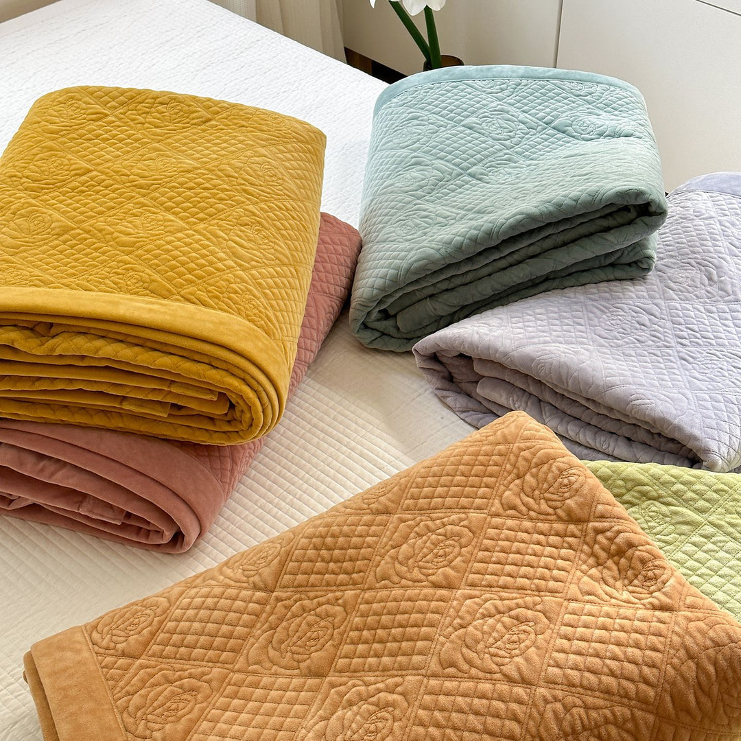 Quilted Velvet-Texture Bedspread and Pillow Sham Set