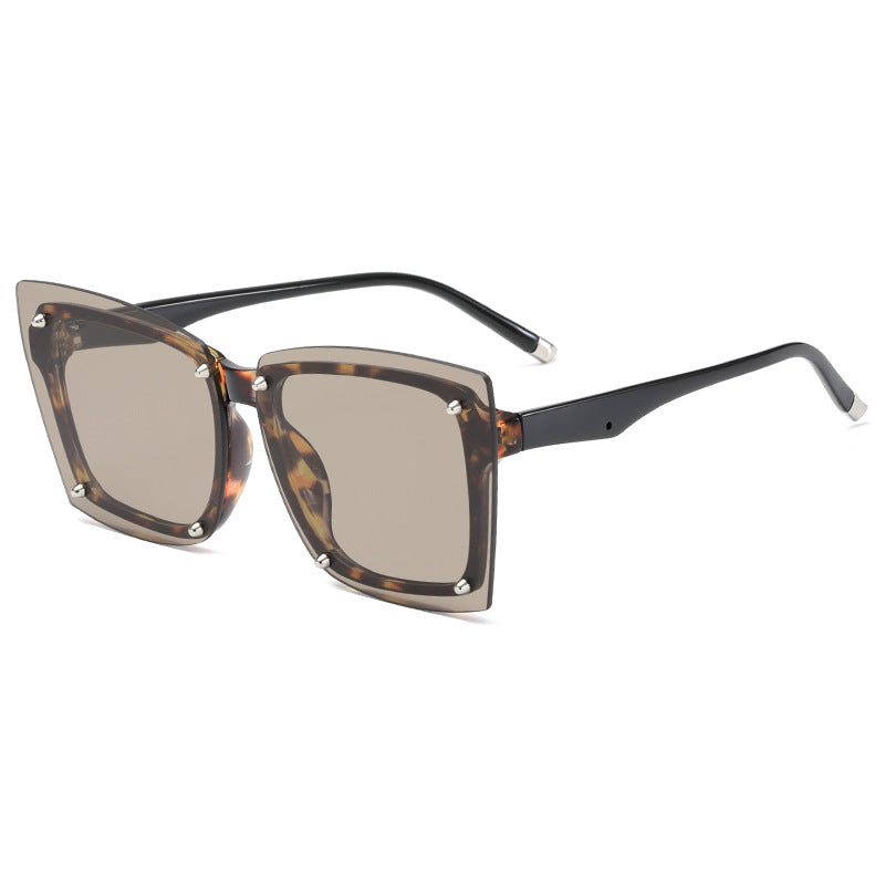 Women's statement sunglasses with stylish square frame and fashionable accents Stornfield