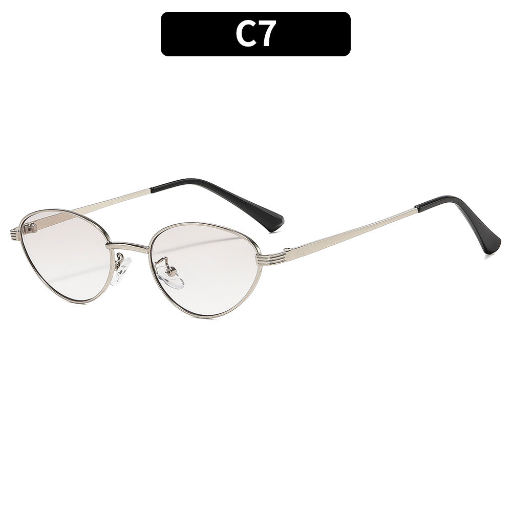 Vintage-Inspired Cat-Eye Sunglasses Chic Look
