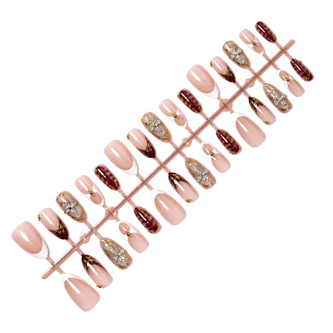 Artificial nails with elegant glitter and jewelry details Stornfield