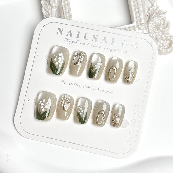 Elegant Floral Design Press-On Nail Art Set