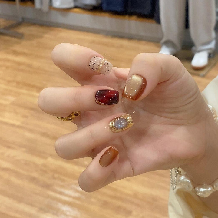 Glamorous artificial nails with elegant designs Stornfield
