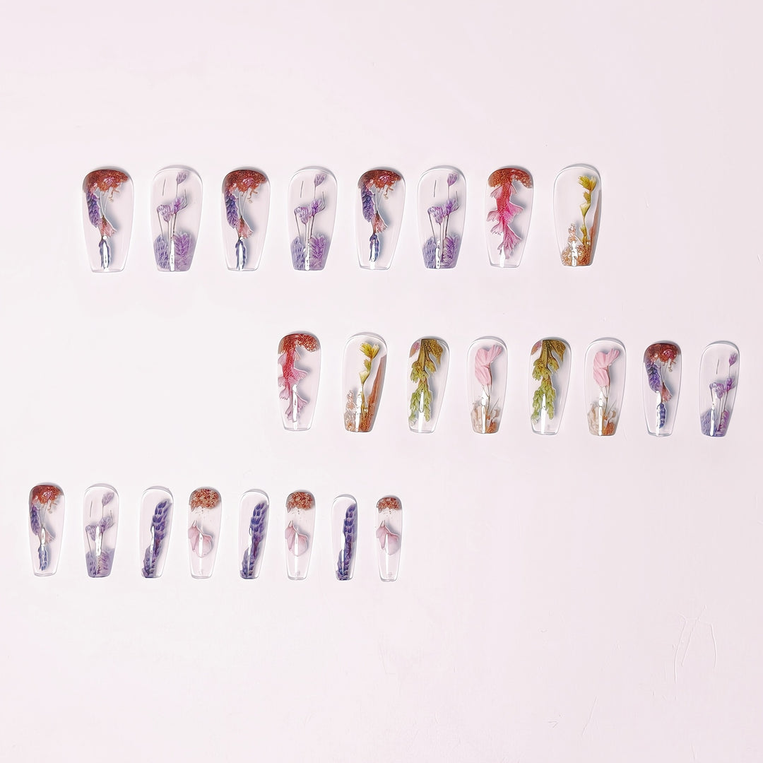 Artificial nails with dried flowers Stornfield
