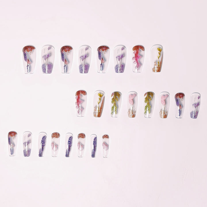 Artificial nails with dried flowers Stornfield