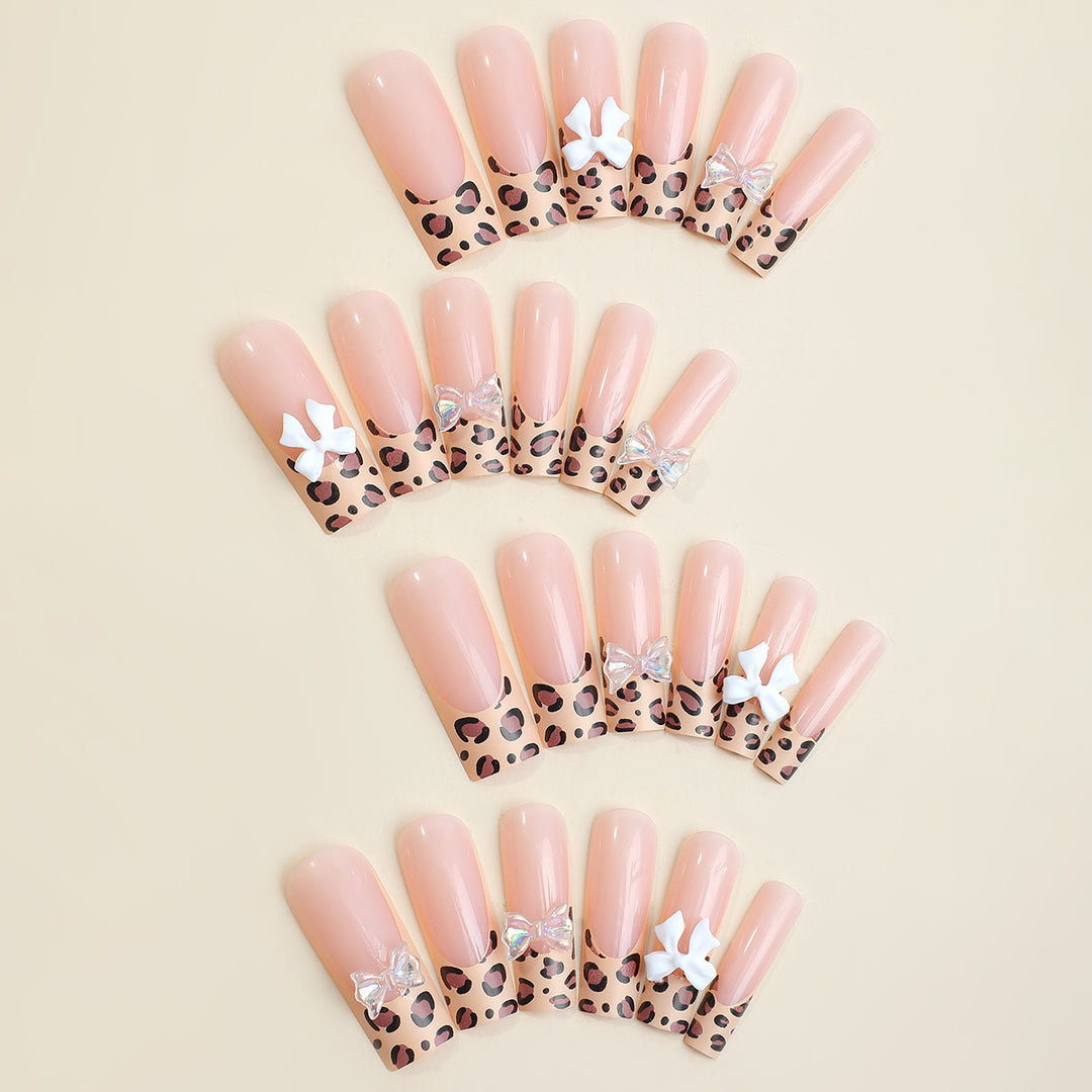 Artificial nail set with elegant crystal applications Stornfield