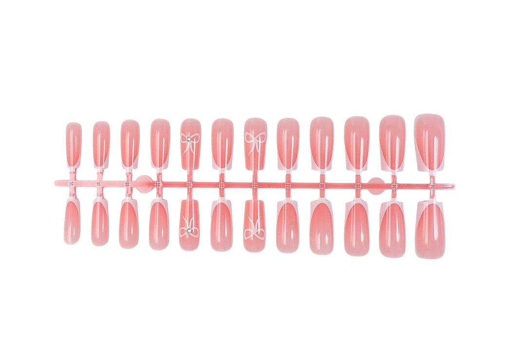 Artificial nail set with elegant tips and delicate bow motifs Stornfield
