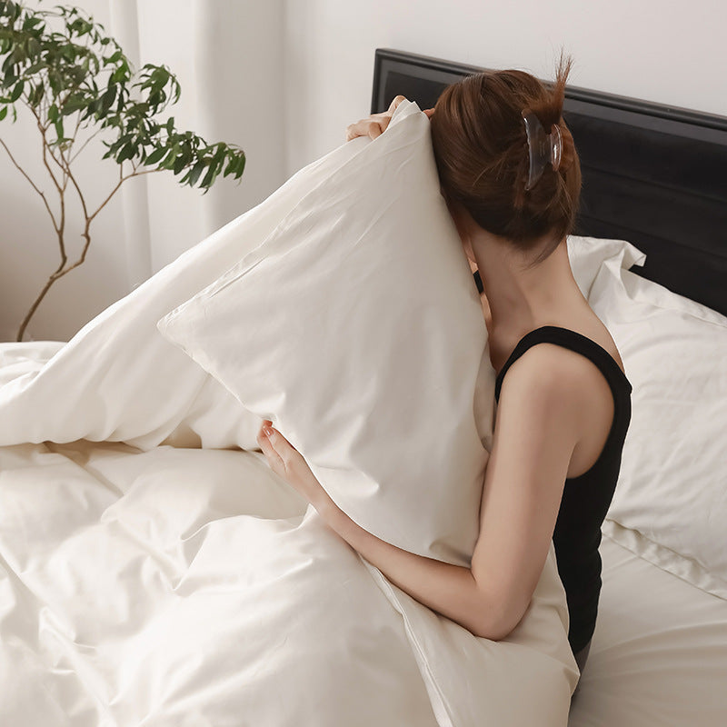High-quality cotton satin duvet cover set with hotel closure and particularly soft finish