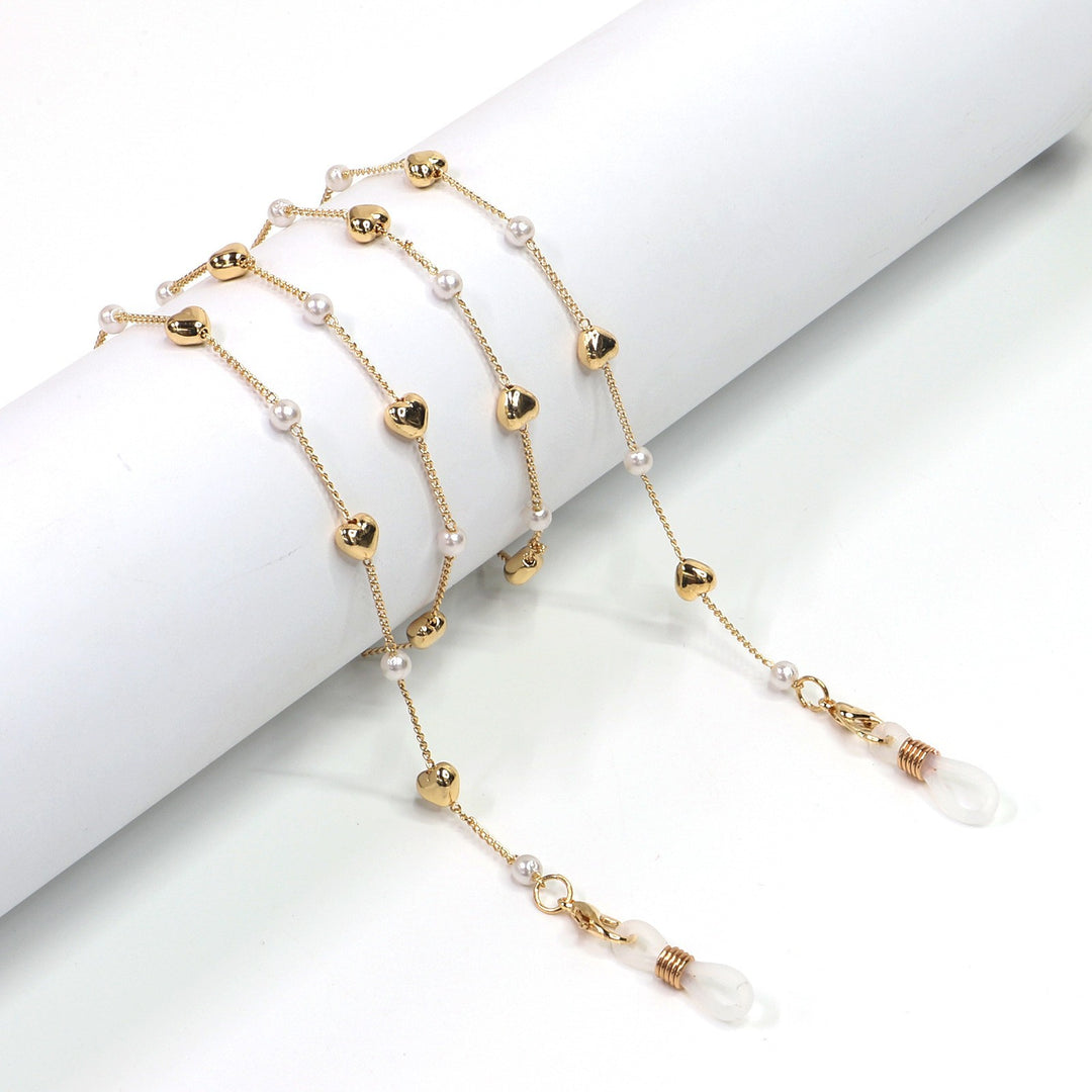 Elegant Heart-Shaped Pearl Chain Eyewear Holder Stornfield