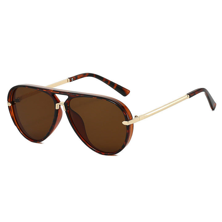 Elegant Aviator Sunglasses with Gold Accents Stornfield