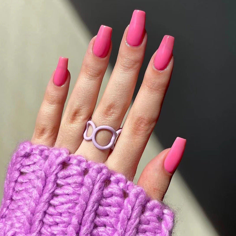 Stylish artificial nails in elegant gloss finish Stornfield