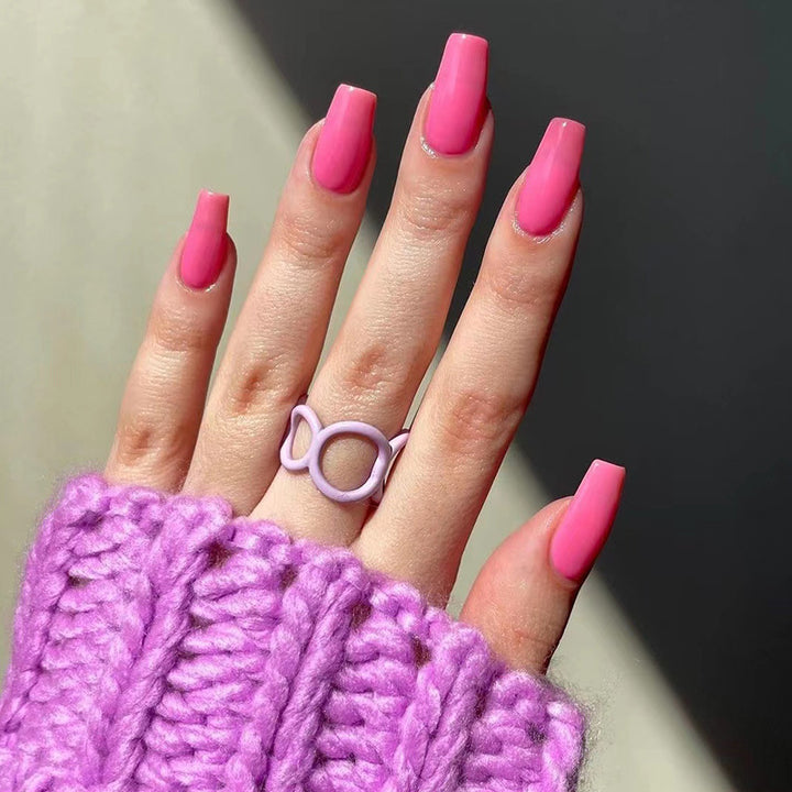 Stylish artificial nails in elegant gloss finish Stornfield