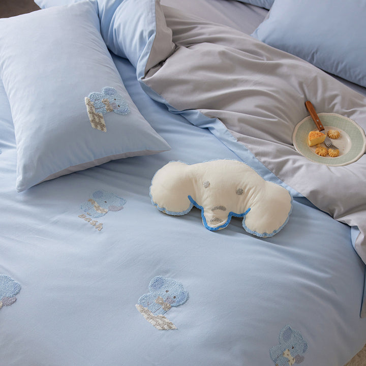 Cute embroidered bedding set with dog appliqués and reversible function