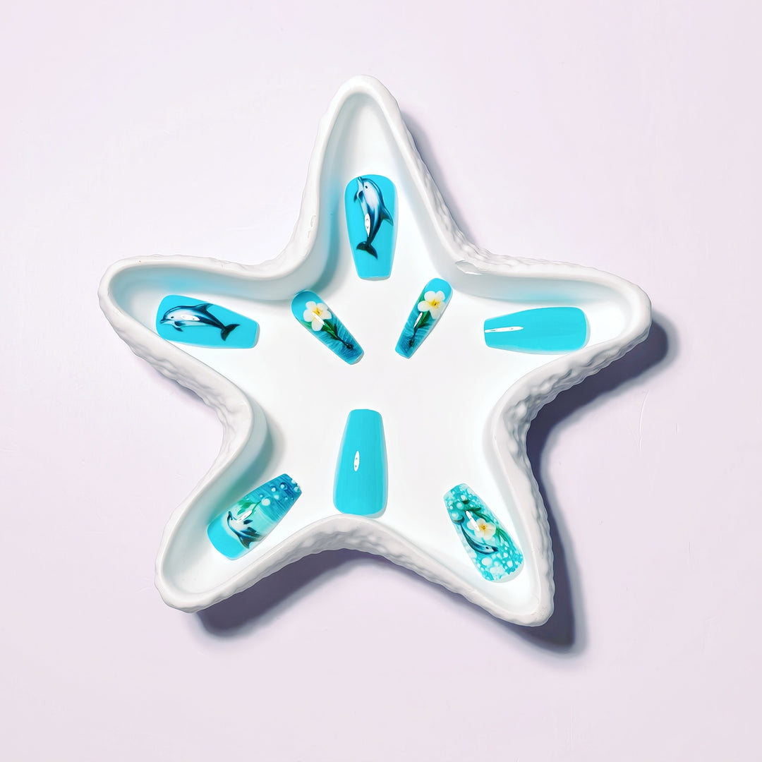 Artificial nails with underwater inspired marine motif Stornfield