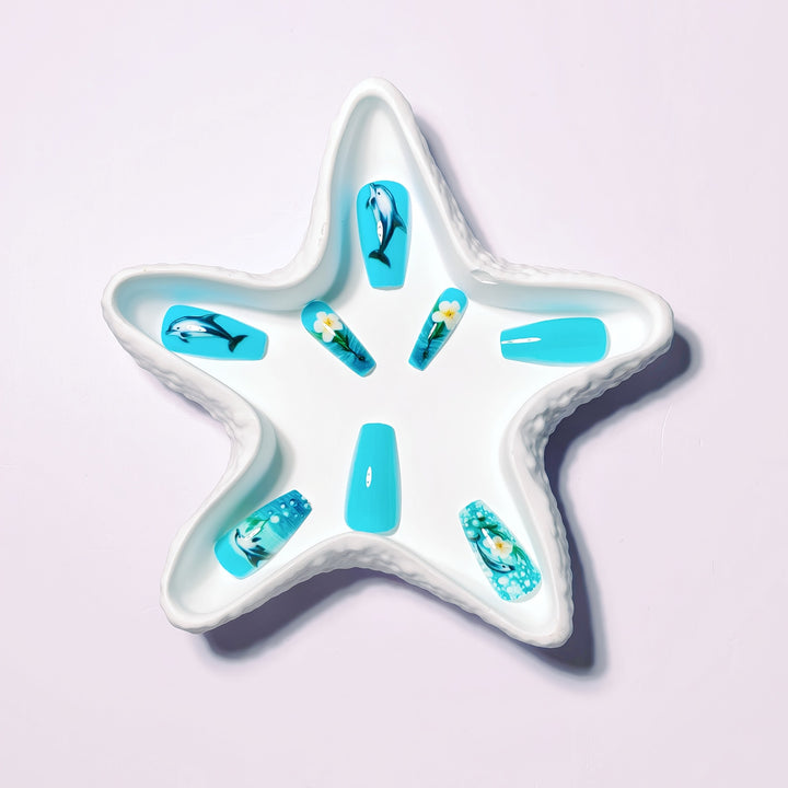 Artificial nails with underwater inspired marine motif Stornfield