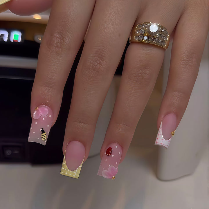 Artistic Floral-Themed Press-On Nails Stornfield