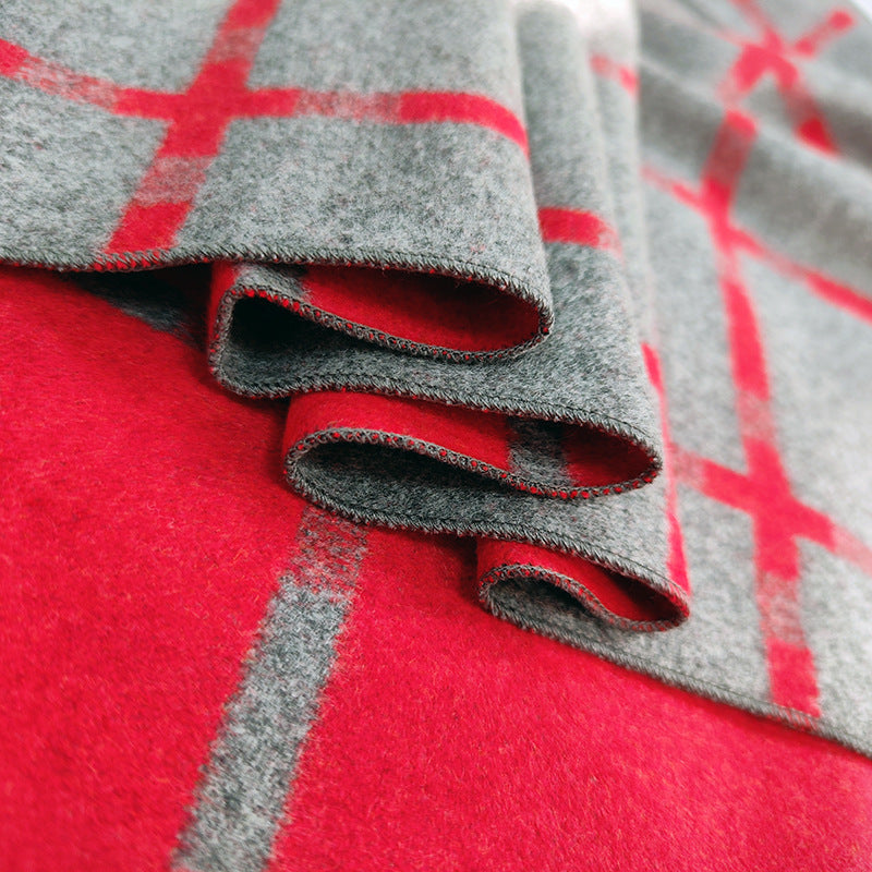 Women's Elegant and Warm Scarf with Modern Check Pattern Stornfield