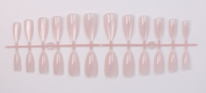 Artificial nail set with shimmering designs Stornfield