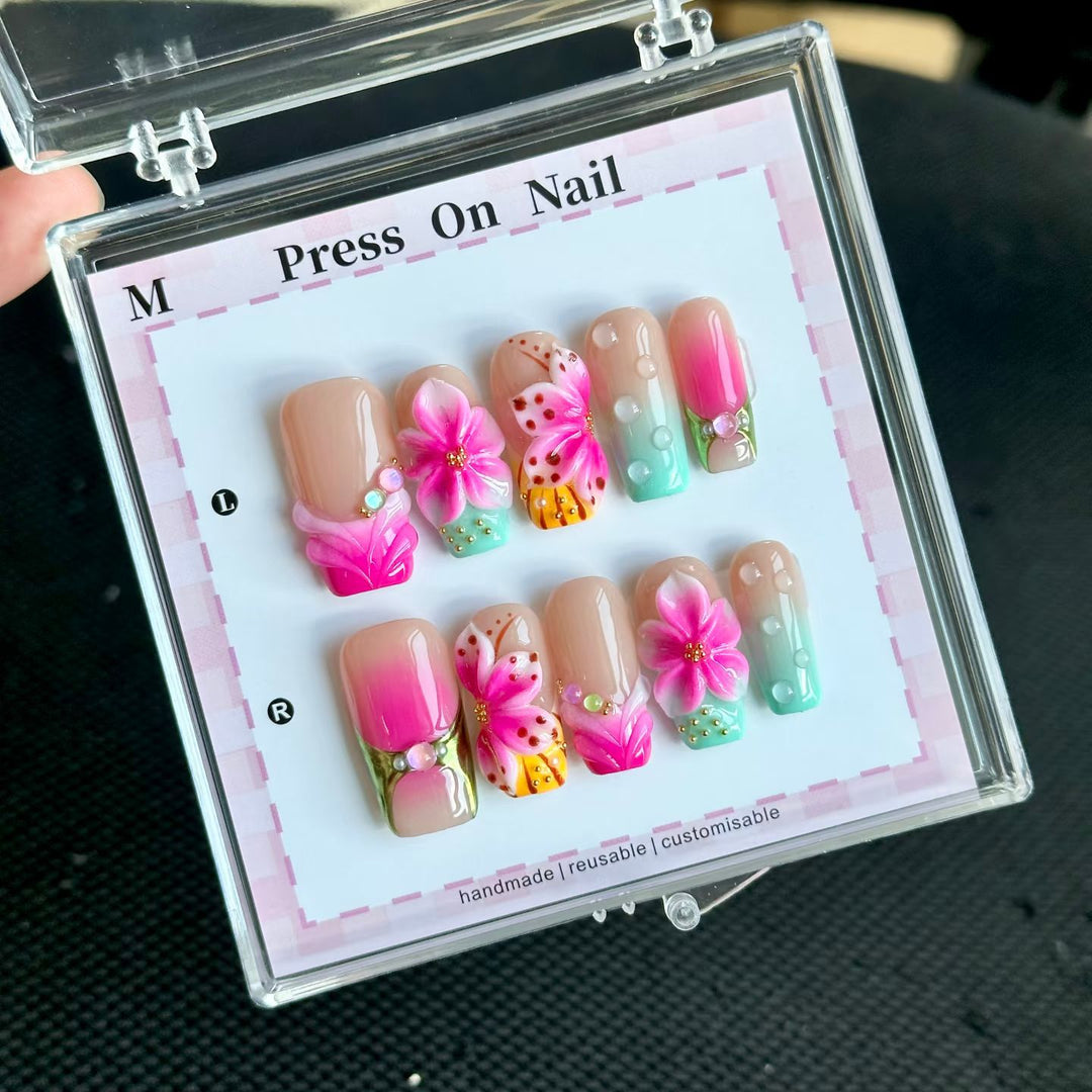 Decorative Handcrafted Press-On Nail Art Set with Beach-Inspired Designs
