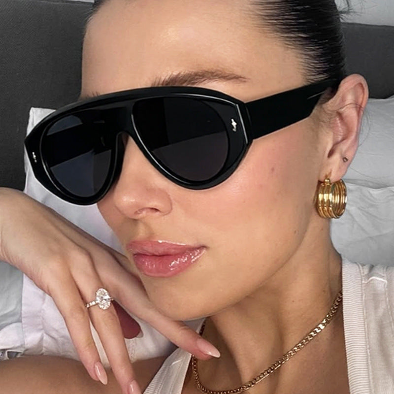 Women's modern fashion sunglasses in futuristic design Stornfield