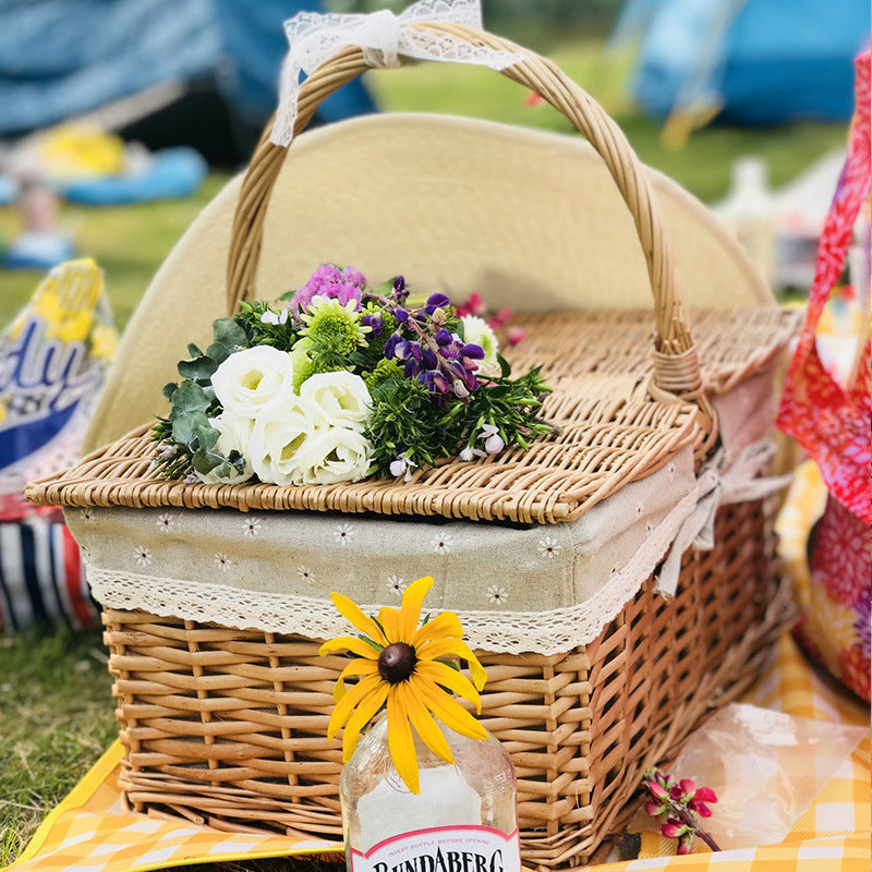 Women braided basket with checked lining and decorative lace trim Stornfield