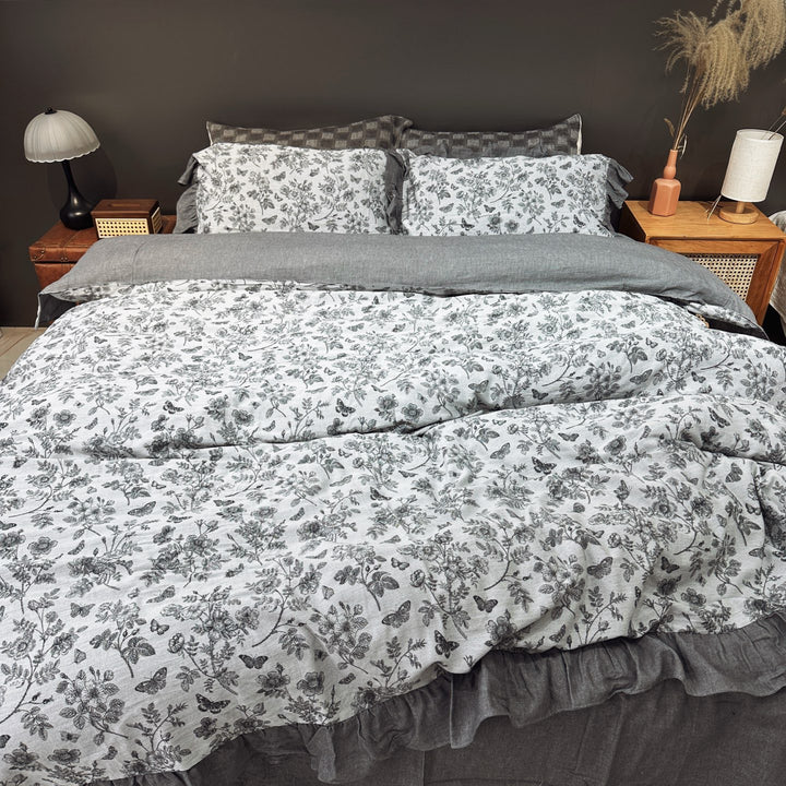 Bedding set with butterfly motif and ruffle edge in linen look