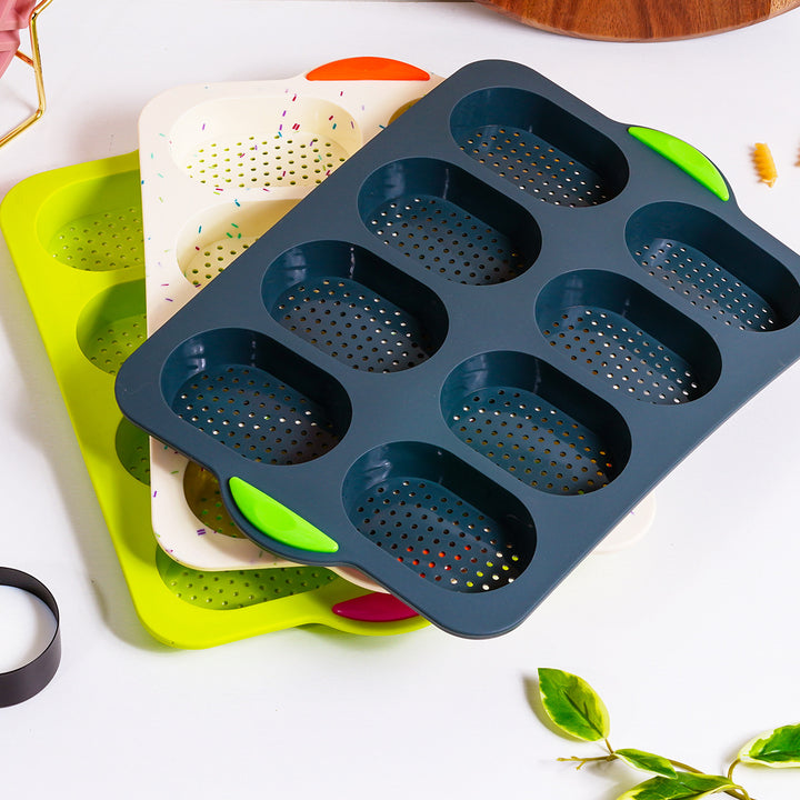 Silicone muffin baking pan with non-stick coating and practical handles Stornfield