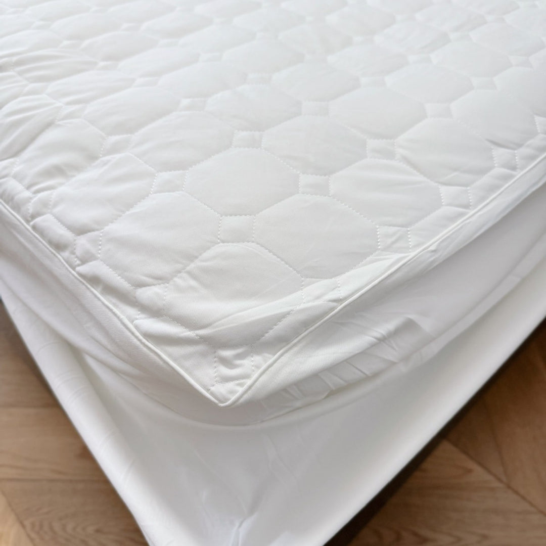 Quilted waterproof mattress cover fitted sheet with elastic edge