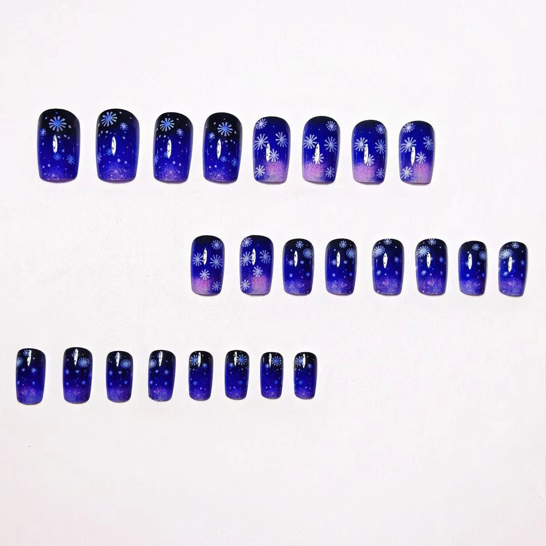Artificial nails with shimmering winter design Stornfield