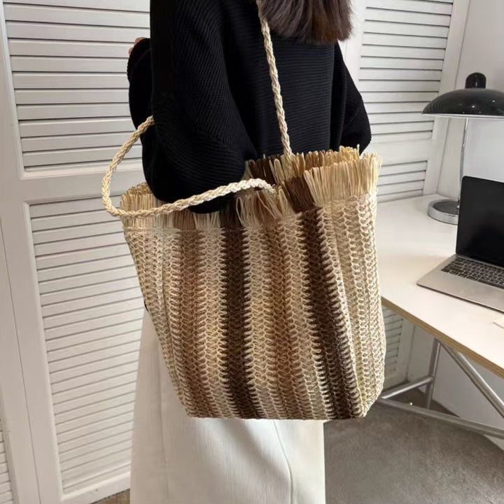 Braided beach bag with fringe details Stornfield
