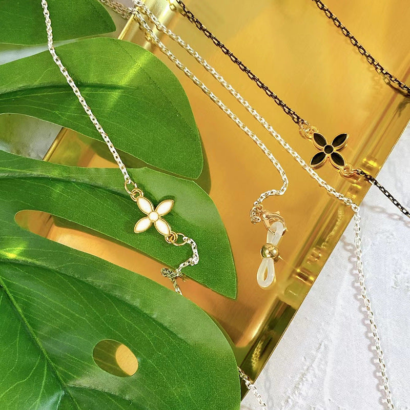 Elegant jewelry chain with filigree pendant Stornfield