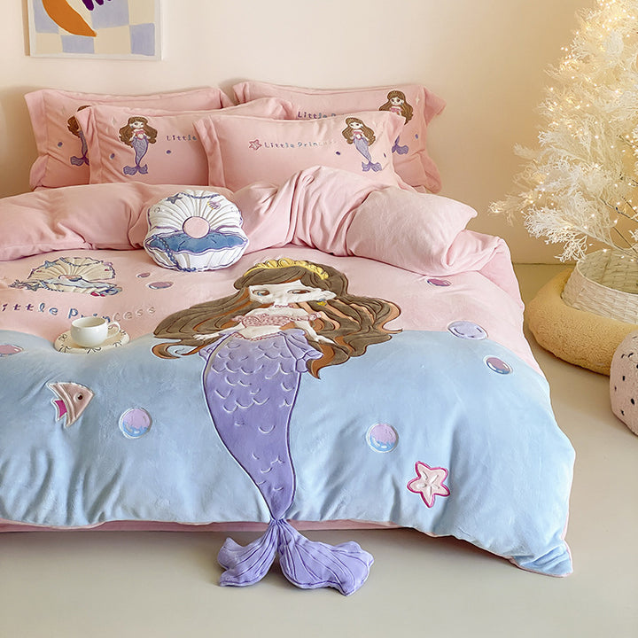Cozy bedding set with embroidered cartoon cats and plush appliqués