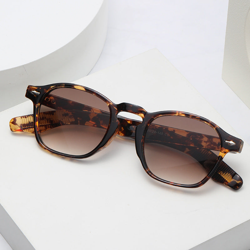 Women rebellious retro-inspired sunglasses Stornfield