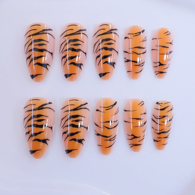 Detailed Tiger-Print Nail Art Stornfield