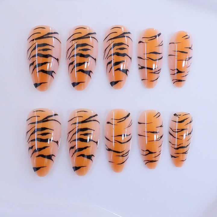 Detailed Tiger-Print Nail Art Stornfield