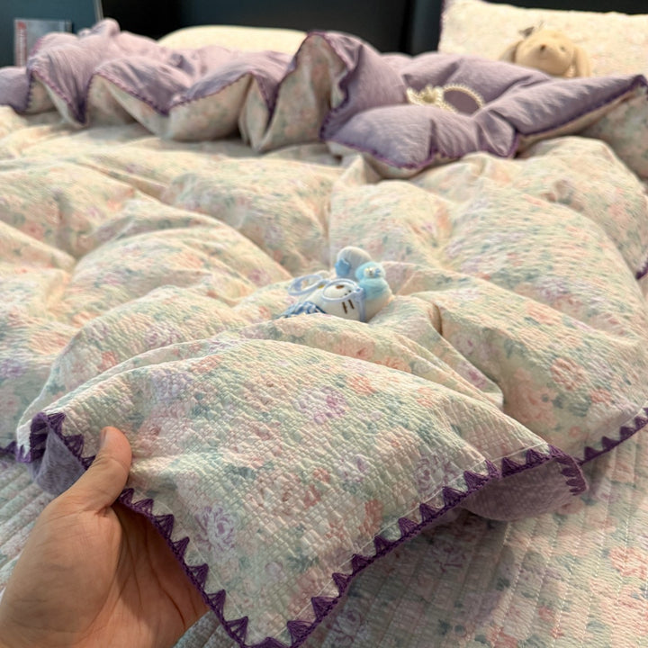 Quilted Floral Pattern Comforter Set