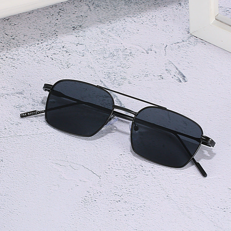 Elegant Geometric Frame Sunglasses Stornfield
