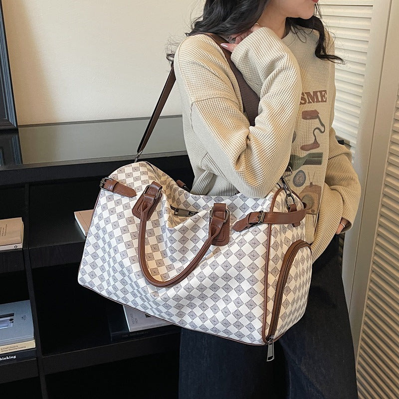 Sporty travel bag with multiple compartments and reinforced carrying handles Stornfield