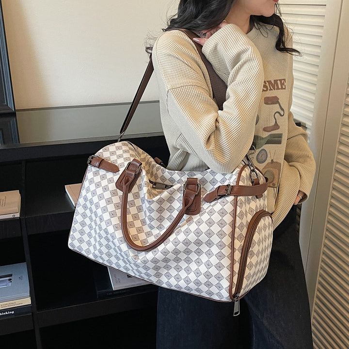 Sporty travel bag with multiple compartments and reinforced carrying handles Stornfield