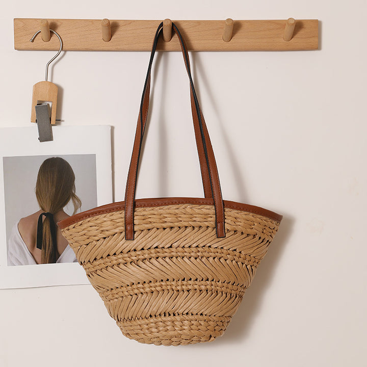 Braided basket bag with innovative leather handles Stornfield