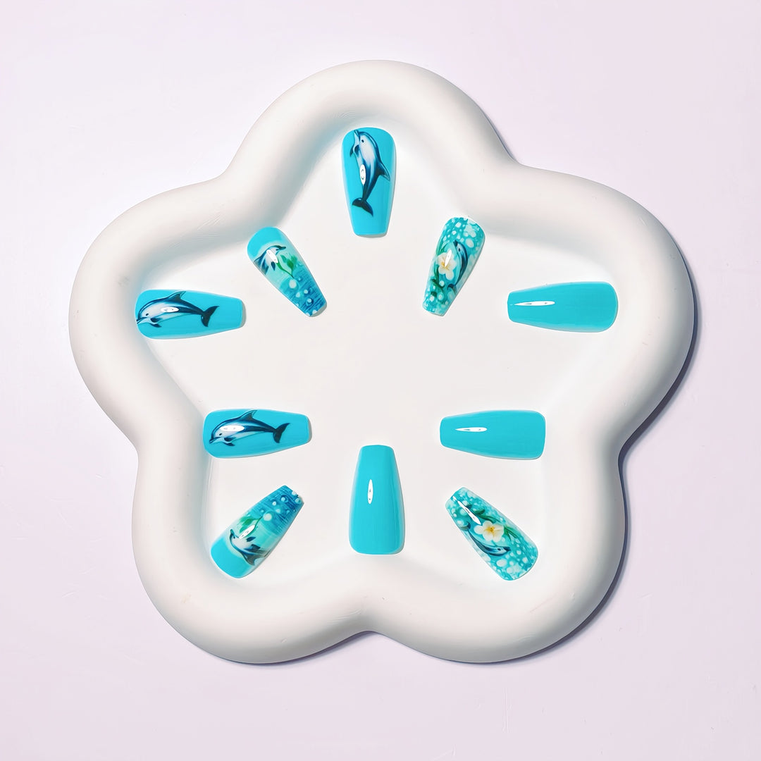 Artificial nails with underwater inspired marine motif Stornfield