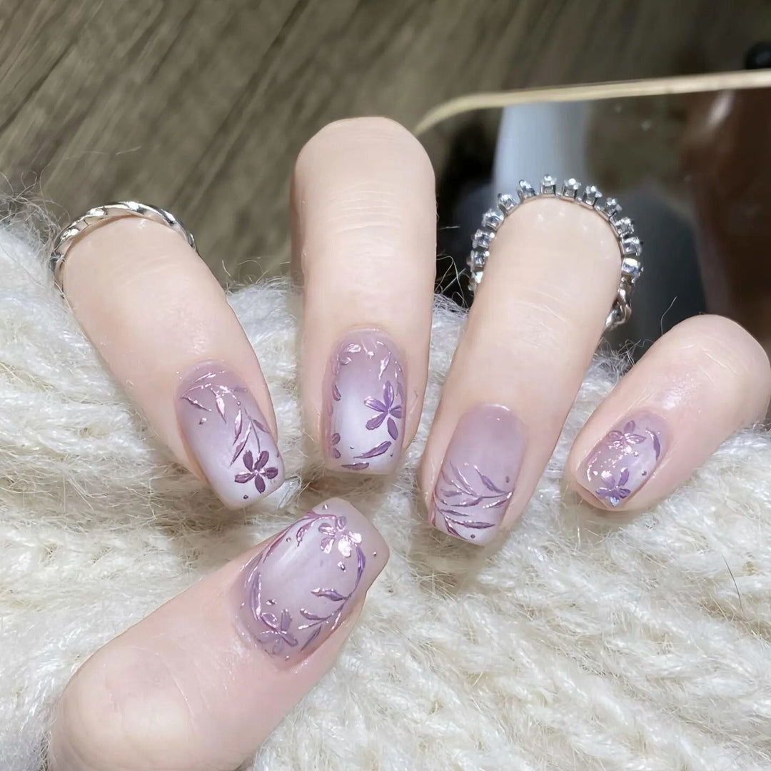 Floral-Themed Press-On Nail Set