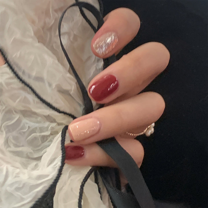 Elegant and luxurious nail art Stornfield