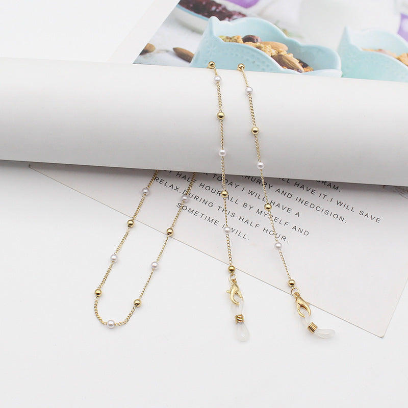 Elegant Pearl Chain Eyewear Holder Stornfield