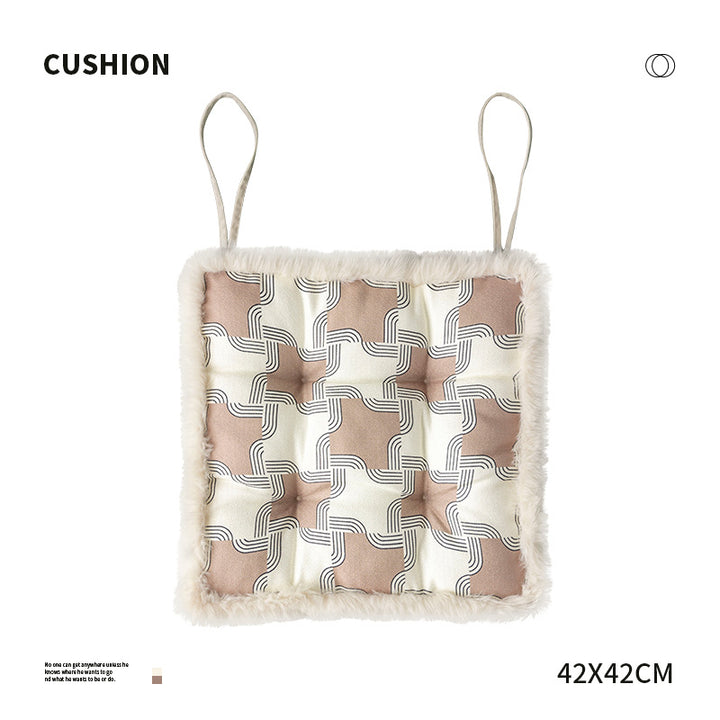 Padded seat cushion with fastening straps, quilted tufting surface and faux fur trim Stornfield