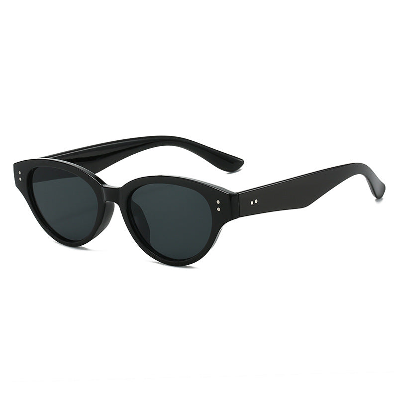 Women Cat-Eye Sunglasses with retro-inspired frame structure Stornfield