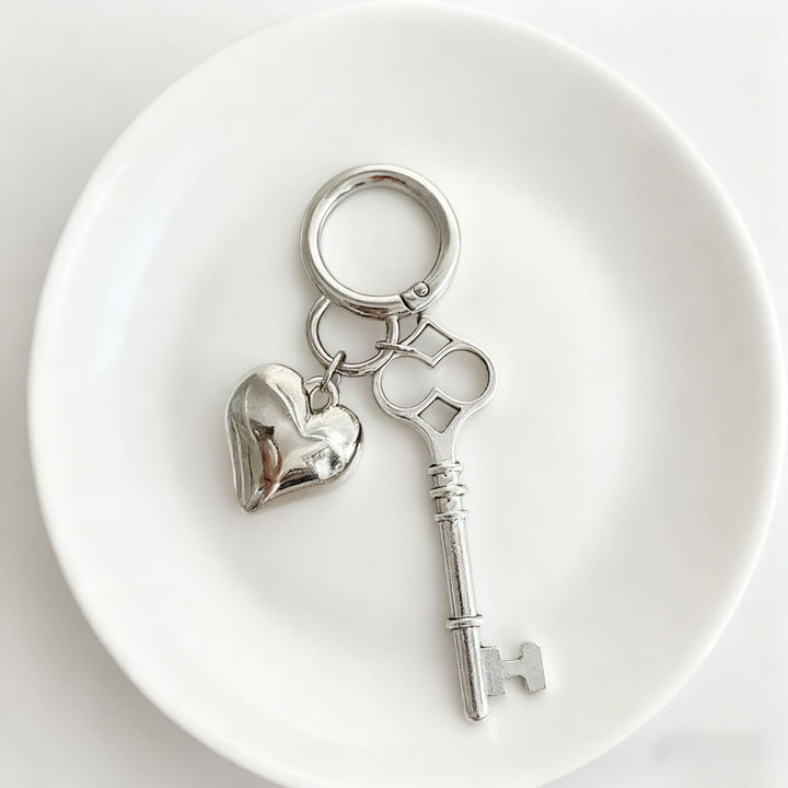 Vintage-Inspired Heart and Key Keychain Stornfield