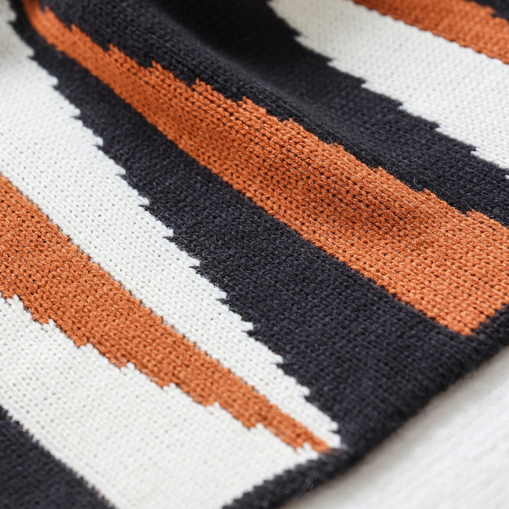 Geometric Pattern Throw Blanket