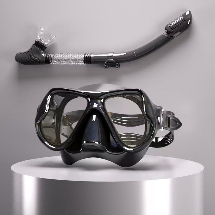 Diving mask with ergonomic design and a flexible snorkel Stornfield