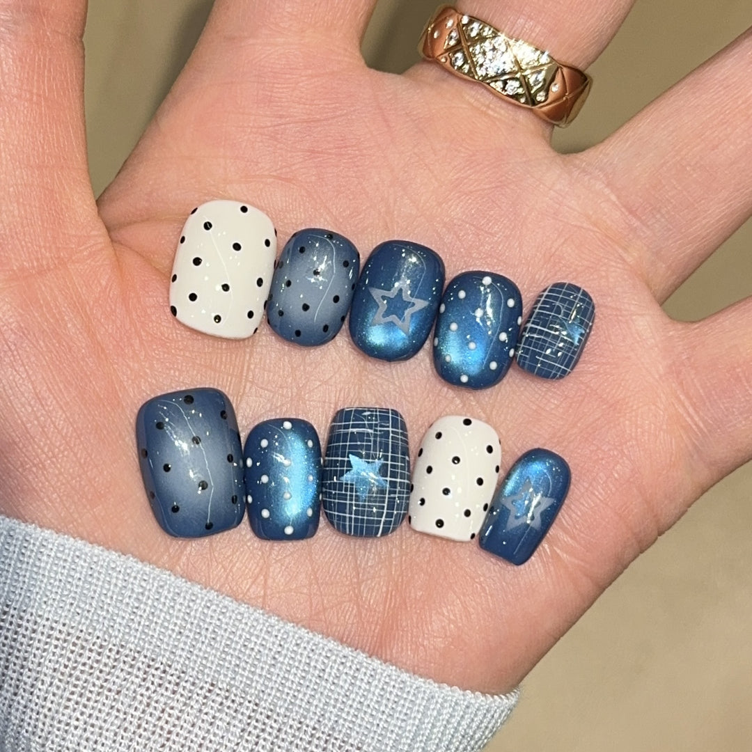 Stylish star and dot design artificial nails Stornfield
