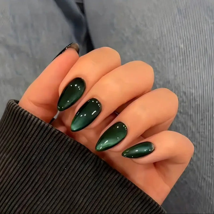 Artificial nail set with elegant high gloss and stiletto design Stornfield